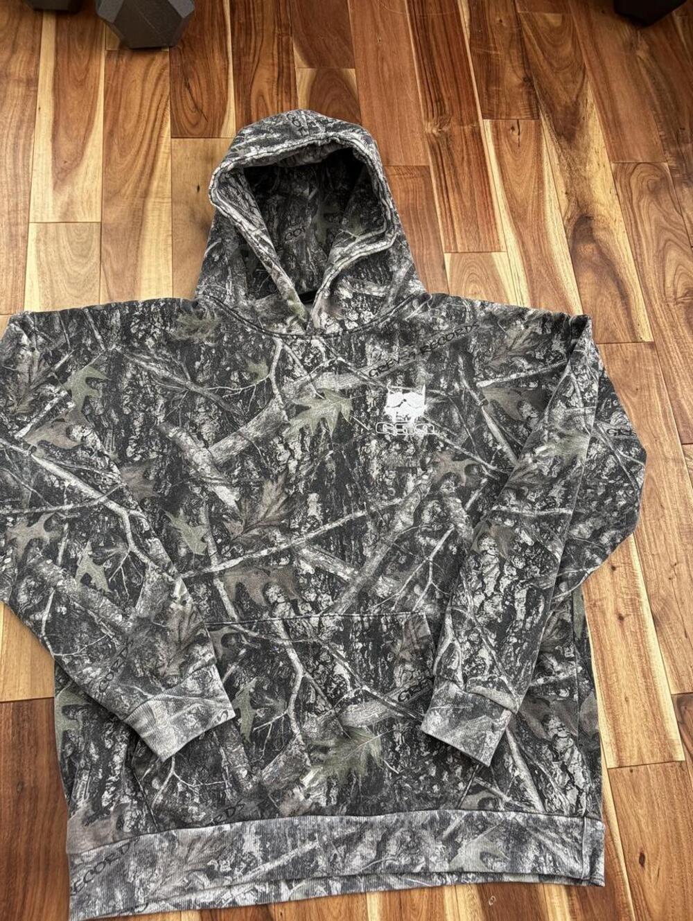 G59 Essnentials camo hoodie Large